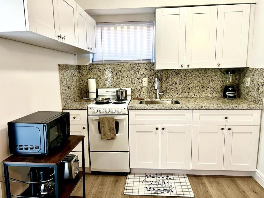 Intimate Casita Mia Minutes Away From Airport, Calle 8, Brickell, Coral Gables, The Beach And More! Майами Экстерьер фото